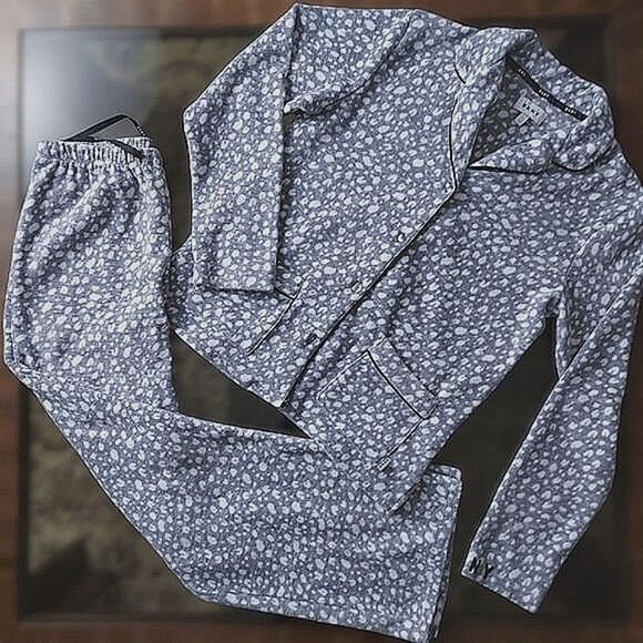 DKNY light grey cheetah print fluffy fleece pyjama set Size S - Picture 1 of 14